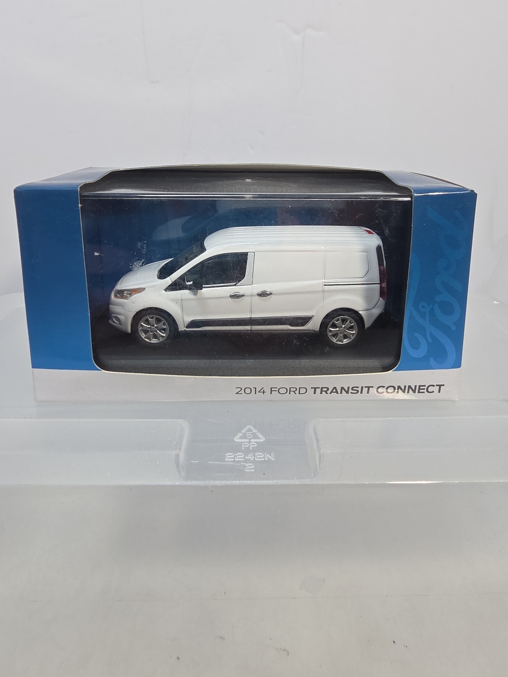 2014 Ford Transit (V408) White Diecast 1:43 Scale Model - Greenlight 86044 (UR)